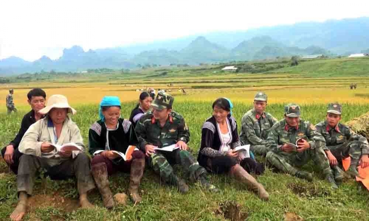 
Tơdrong pơrôp pơrôp đei iung jang kiơ̆ hăm lơ trong tơ̆ rim ‘măng, rim hơnih.