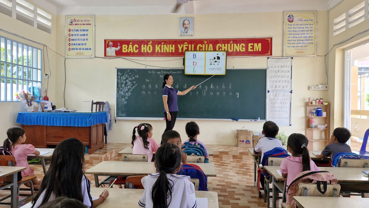 Trường Tiểu học Tân Hưng C tổ chức cho học sinh lớp 1 học tiếng Việt trước khi bước vào học chính thức