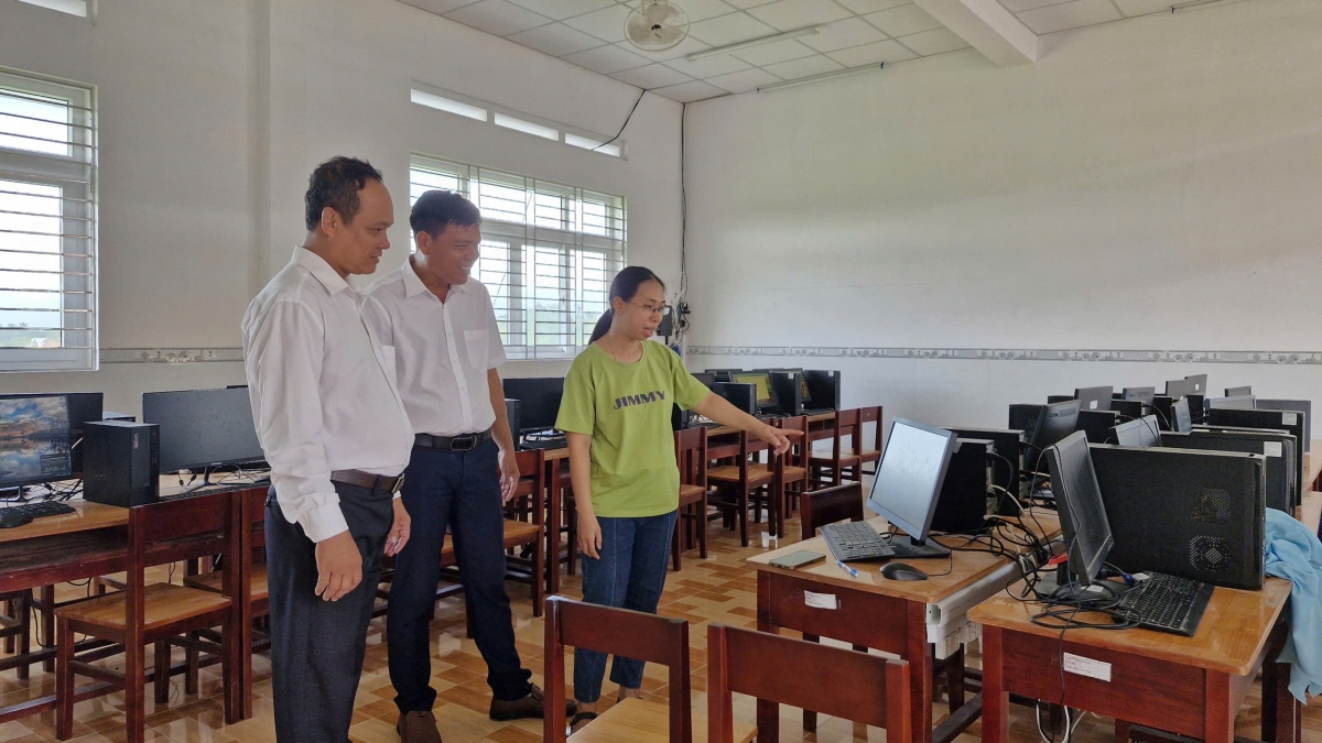 Phòng máy vi tính của Trường Tiểu học Tân Hưng C