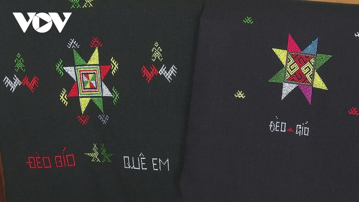 Những họa tiết đơn giản nhưng được thực hiện tỉ mỉ .Hiện nay nhiều sản phẩm đã có mặt tại các thị trường lớn trong nước.