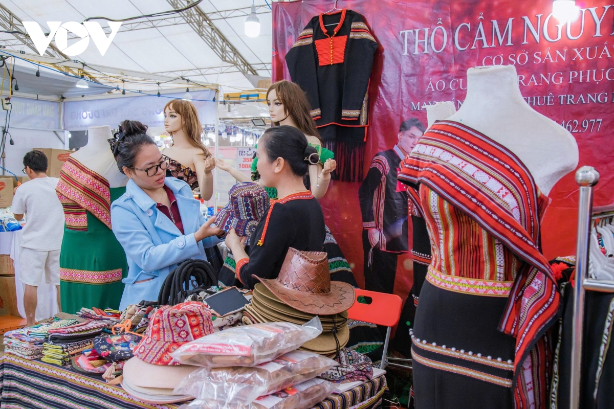 Rilo labik kham merat ngak rilo ndap nda piah mbuan pabak hatai caong darak pasar.