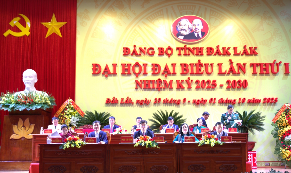 Khŭl kơdră đei 12 ‘nu