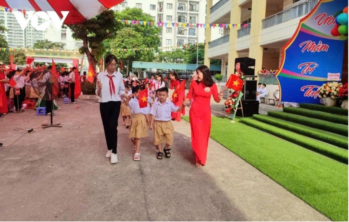  Dơ̆ sơnđờm mut nam bơsram pa tàm Hìu bơsram kấp 1 Hoàng Hoa Thám, sàh tiah nhàr lơgar Ia Lâu, càr Gia Lai