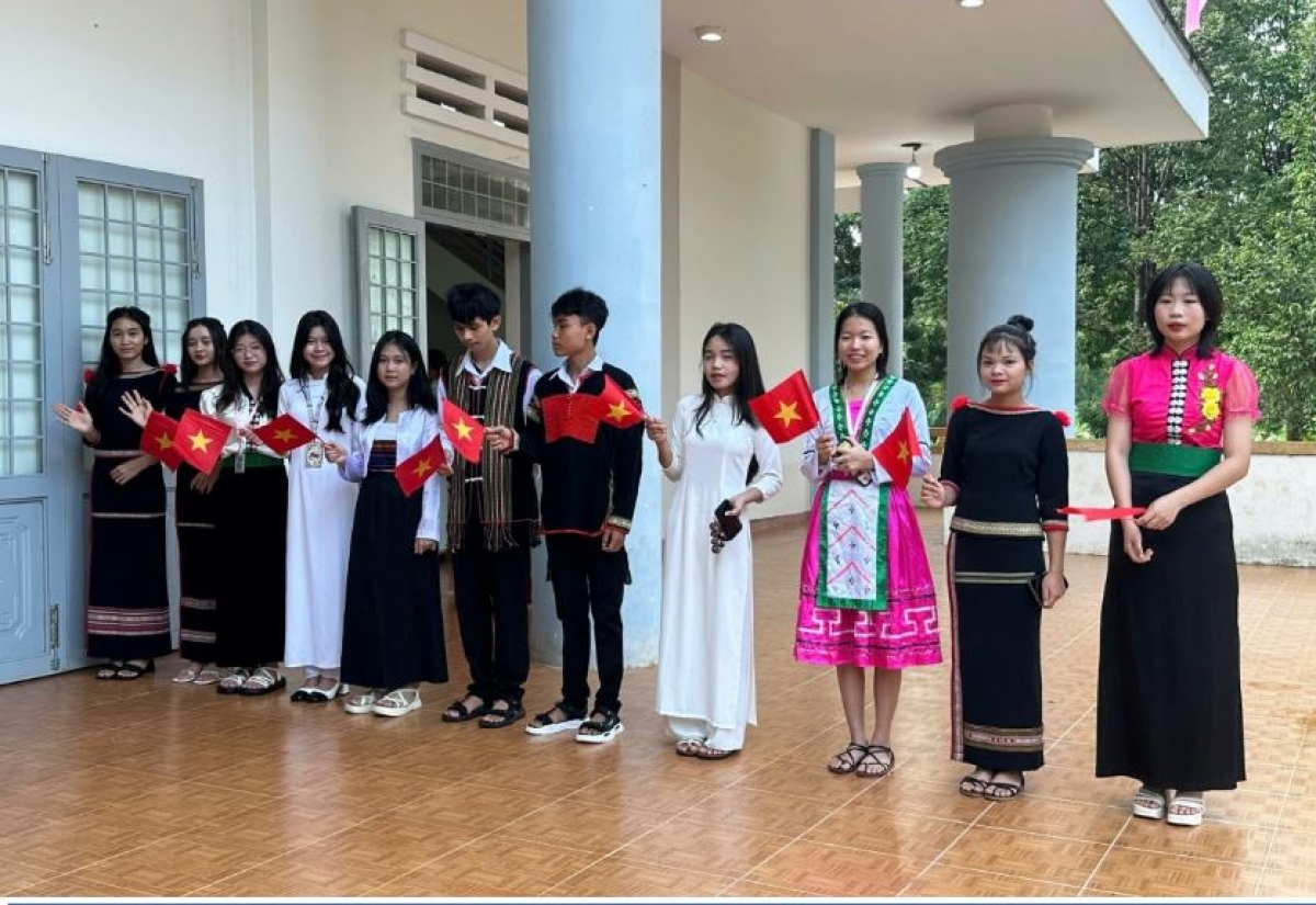 Lâp tung kong pơlê Dak Lak nôkố ai lối 700.000 ngế hok tro, hok viên rơtế ƀă lối 28.400 ngế kăn ƀô̆ rak ngăn, thái cô, ai tiô tơdroăng púi vâ mơnhông hnê hriâm