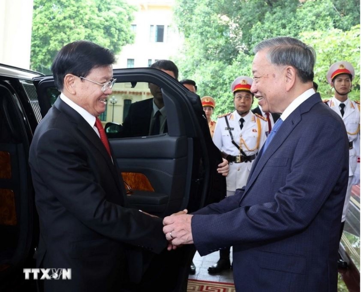 Tổng Ƀí thư ồng Tô Lâm mờ ồng Thongloun Sisoulith Tổng Ƀí thư, Củ tịc lơgar Lào