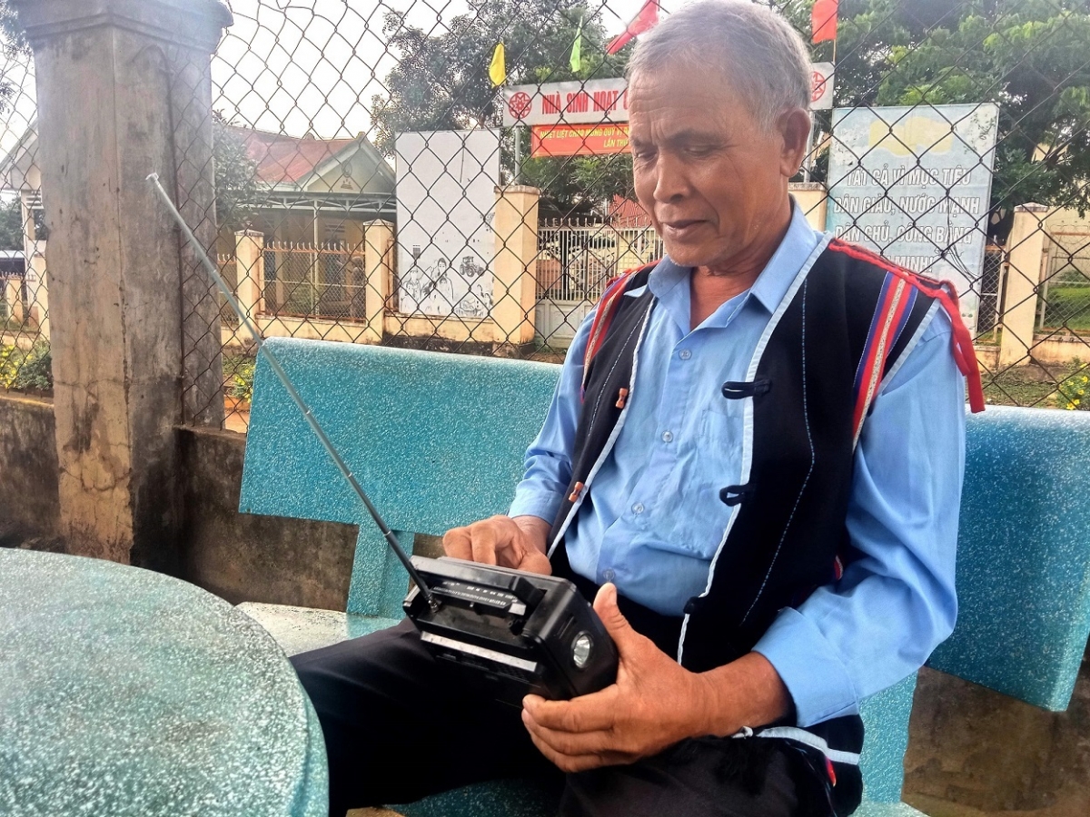 Vâi krâ-nhŏng o hơniâp ro drêng Rơ’jíu xiâm Việt Nam tơpui mơ’no ƀă dêi nâl kuăn ngo tơná