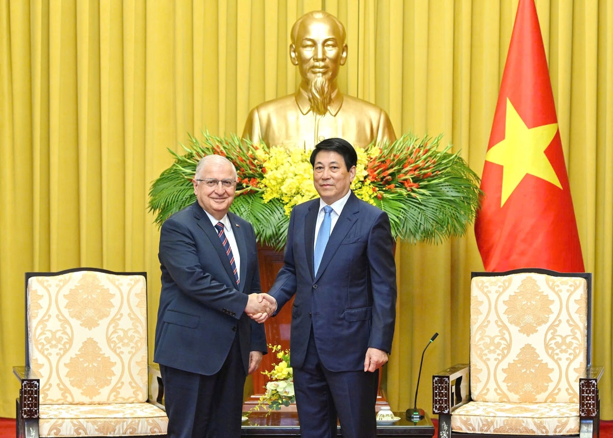 -Khua lăn čar Lương Cường leh anăn Khua phŭn bruă lĭng kahan Turki  Yasar Guler.