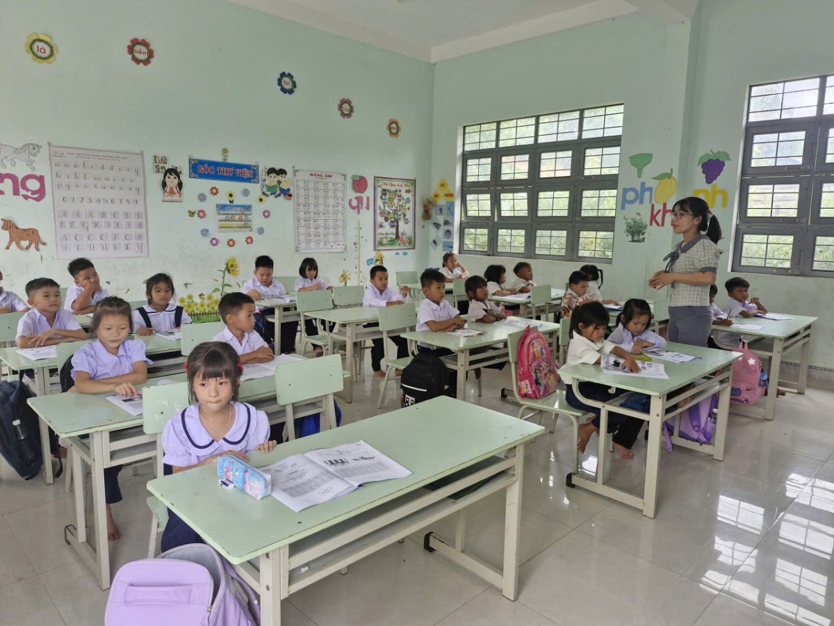 
Hŏk tro lăm 1A, Hnam trưng jăl mônh păng jăl ƀar (TH&amp;THCS) Nguyễn Văn Trỗi, xăh Ia Mơ, dêh char Gia Lai năm hŏk hrôih vă đe oh juăt