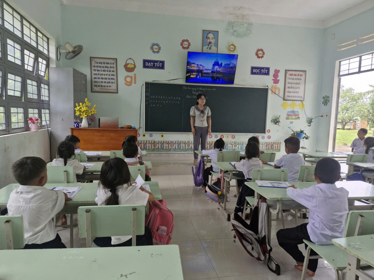 Lâm hriâm a cheăm Ia Mơr, kong pơlê Gia Lai