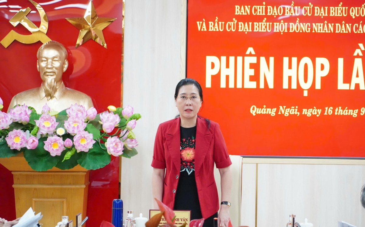 Bí thư Tỉnh ủy Quảng Ngãi Bùi Thị Quỳnh Vân phát biểu tại phiên họp