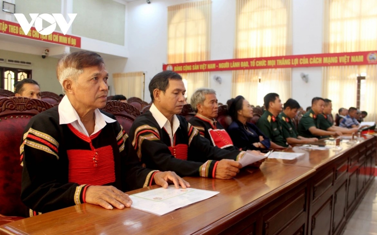 30 người có uy tín tiêu biểu tham dự gặp mặt.