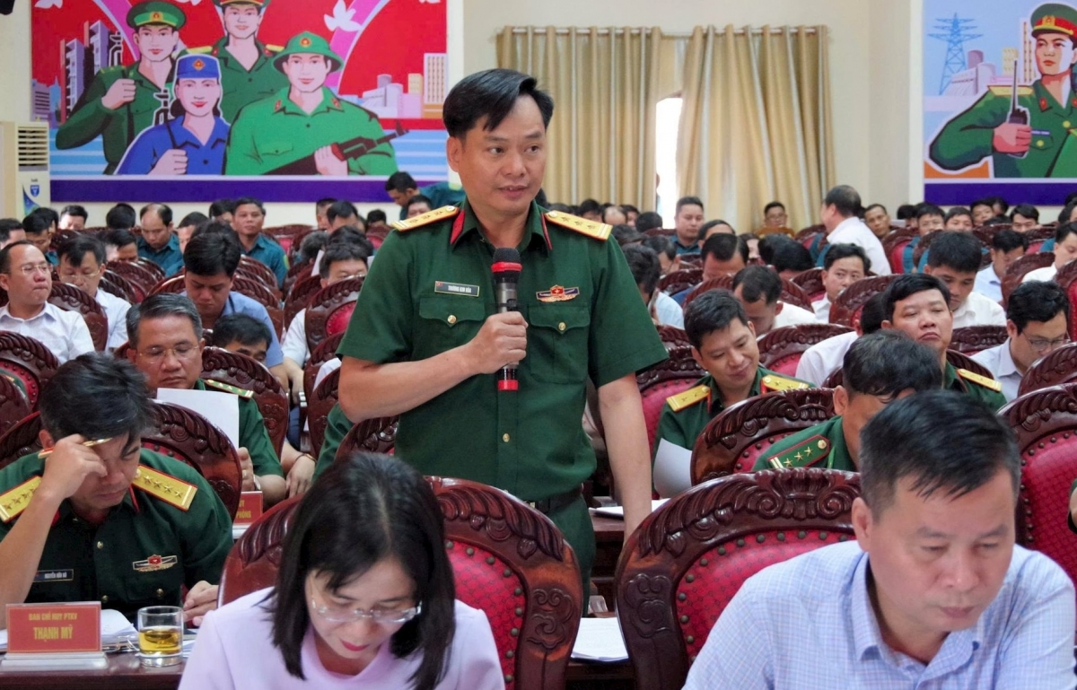 Đại biểu dự hội nghị thảo luận, đóng góp ý kiến.