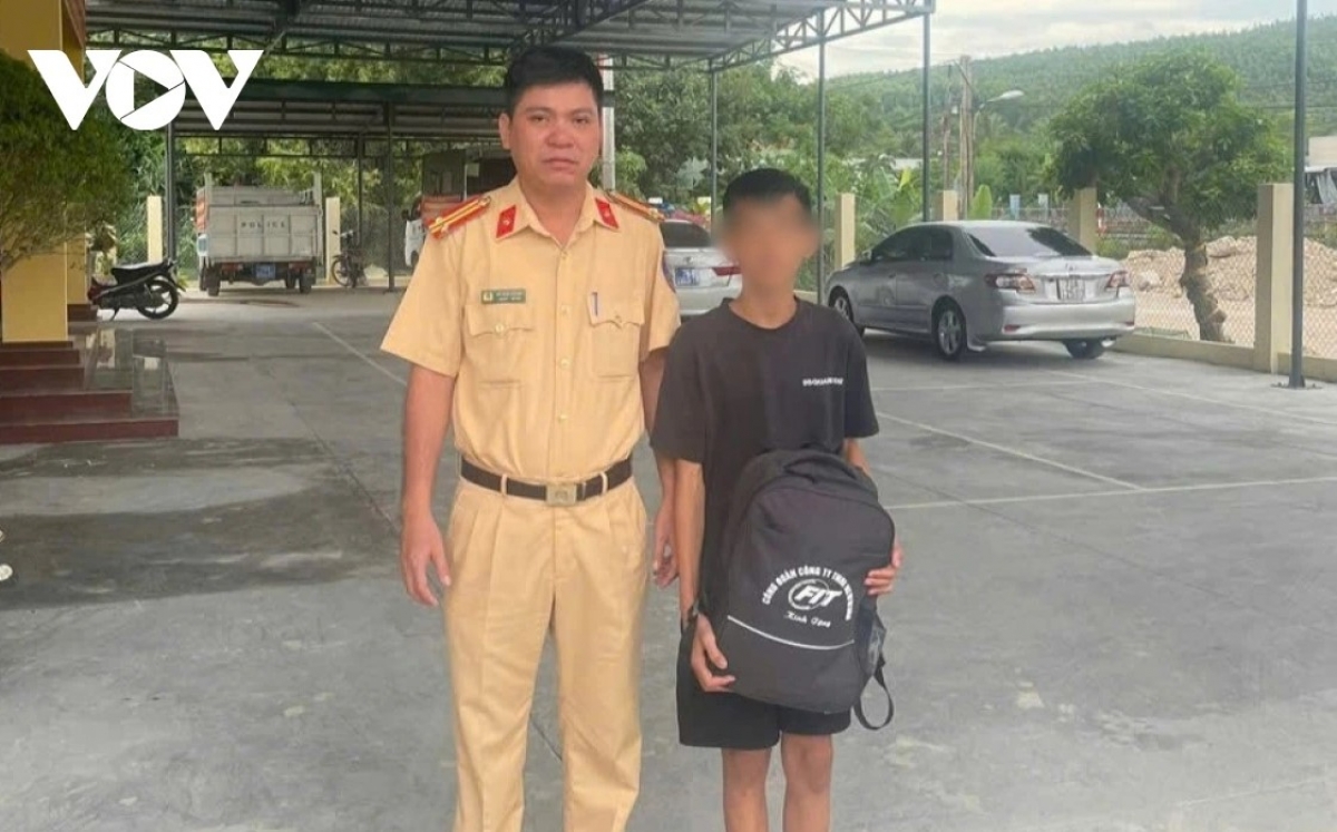 Lực lượng Cảnh sát giao thông Quảng Ngãi kịp thời giải cứu thiếu niên khỏi chiêu trò “việc nhẹ, lương cao”.
