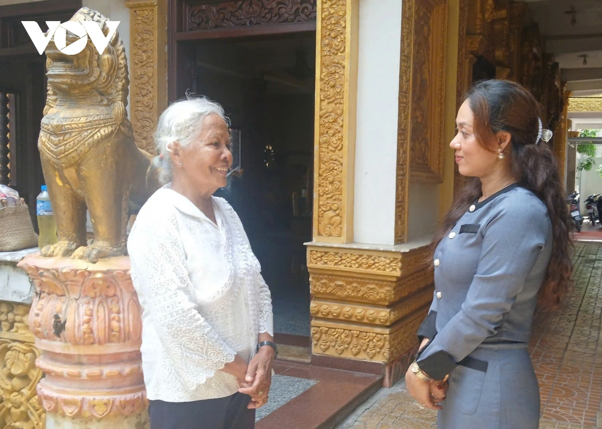 Amuk Sơn Thị Si Nết, Akaok Jabat Bien tap danak dak sap Khmer dahlau diah hu ndom meyai haong phong vien