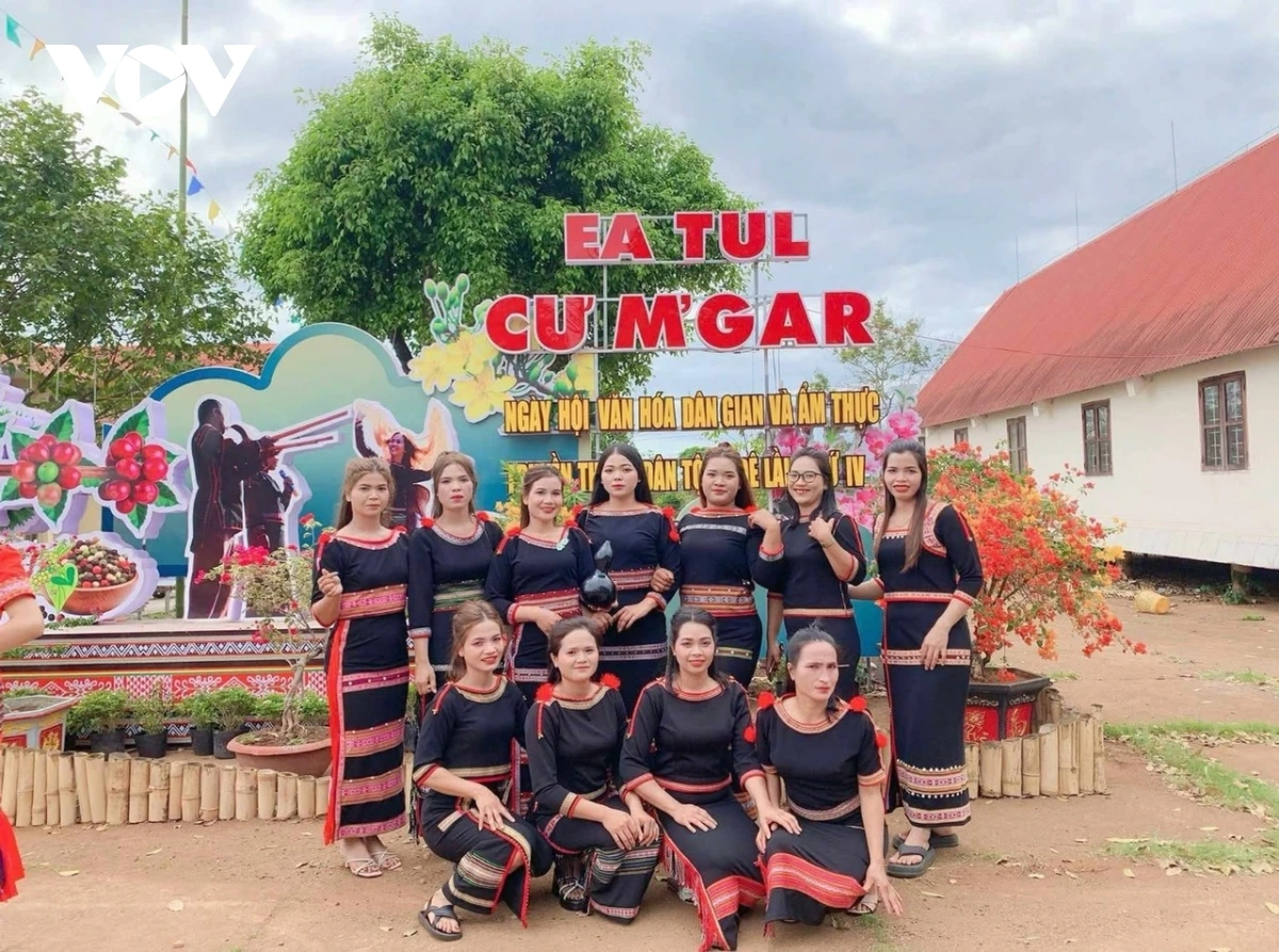 Dom urang kamei Randaiy daok di Mbon Knia, xa Ea Tul dalam sambo bar jih dalah