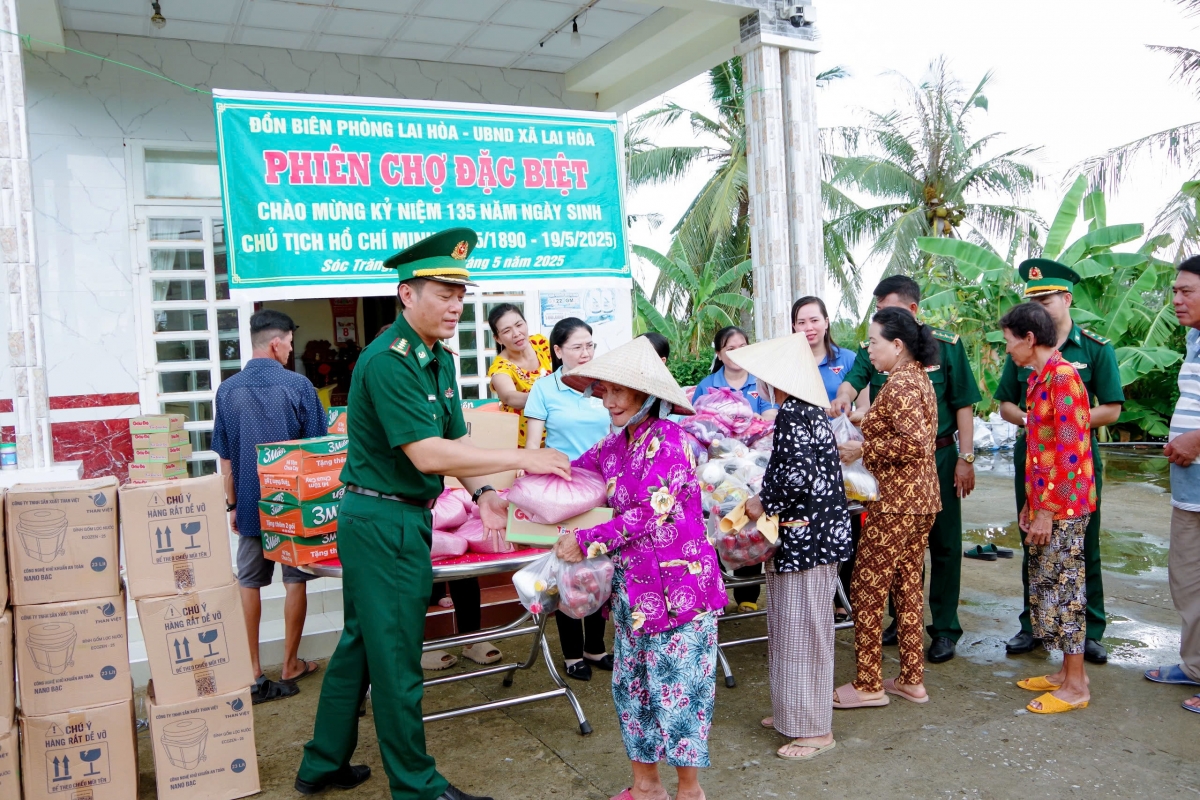 Bộ đội Biên phòng TP Cần Thơ luôn quan tâm, chăm lo đến đồng bào dân tộc thiểu số vùng biên giới biển
