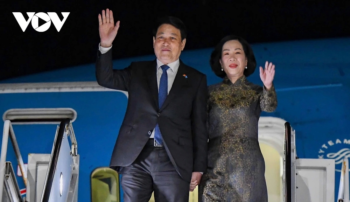 Chủ tịch nước Lương Cường và Phu nhân tới sân bay quốc tế J.F Kennedy, thành phố New York, Hoa Kỳ