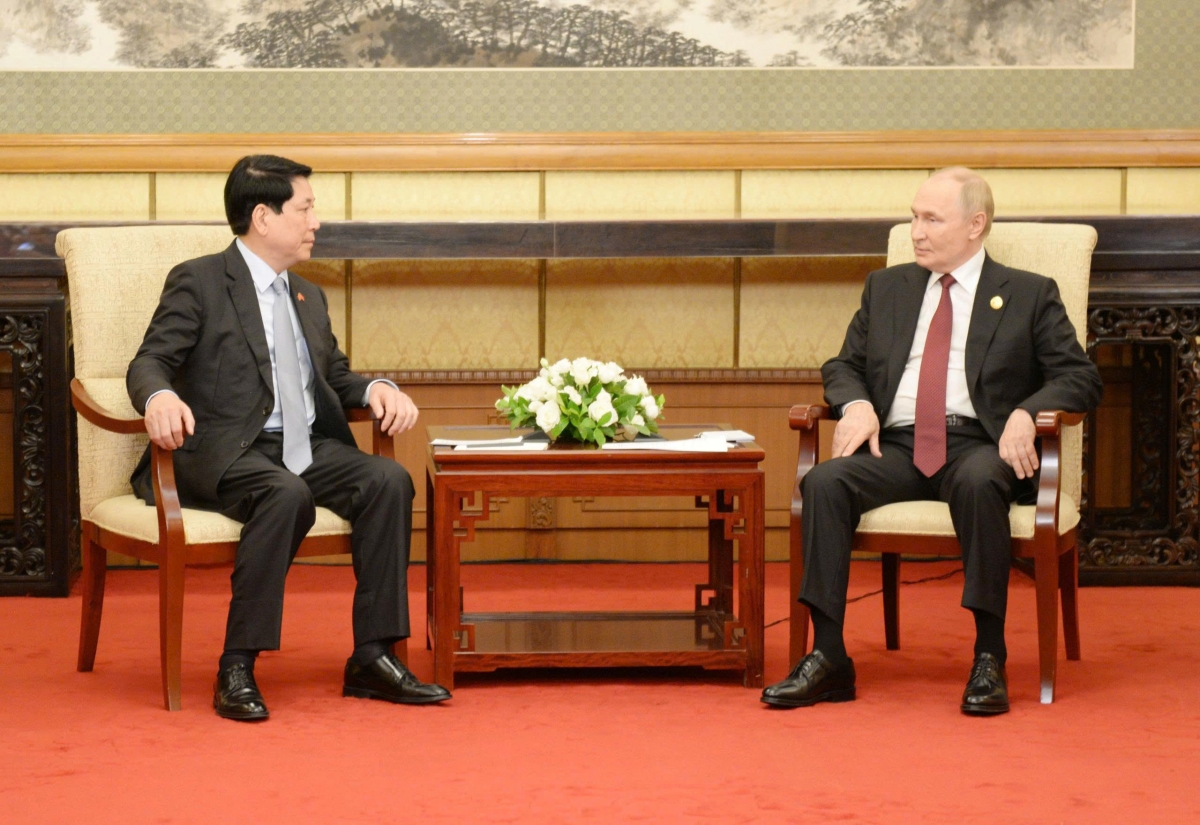 Kruanh dak Lương Cường ôp srĭng nău Tổng thống Nga Vladimir Putin