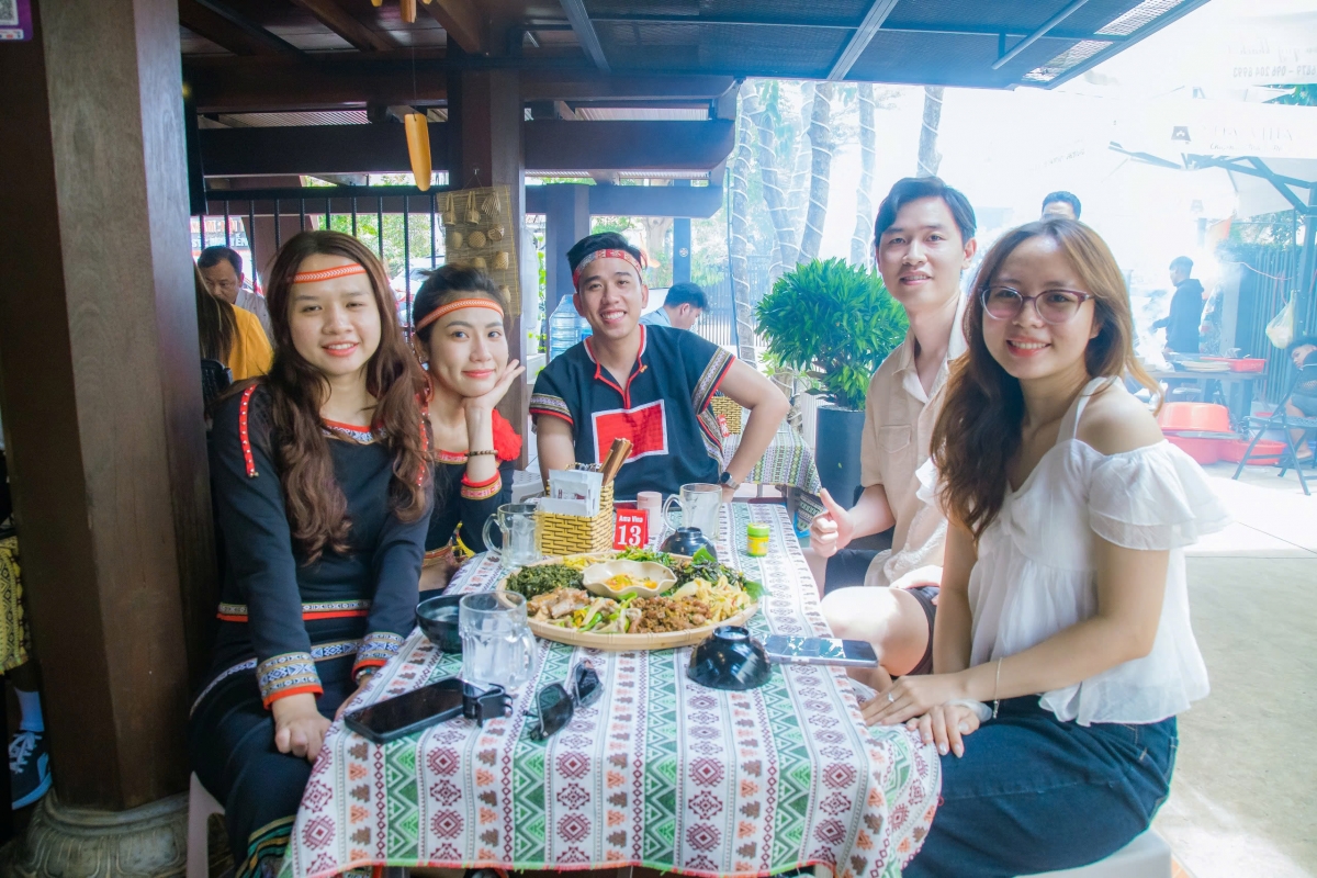 Ală phan sa krơi is bơh làng bol jơi bơtiàn ờ gal cau càr Dăk Lăk lơh niam nùs nhơm cau năc