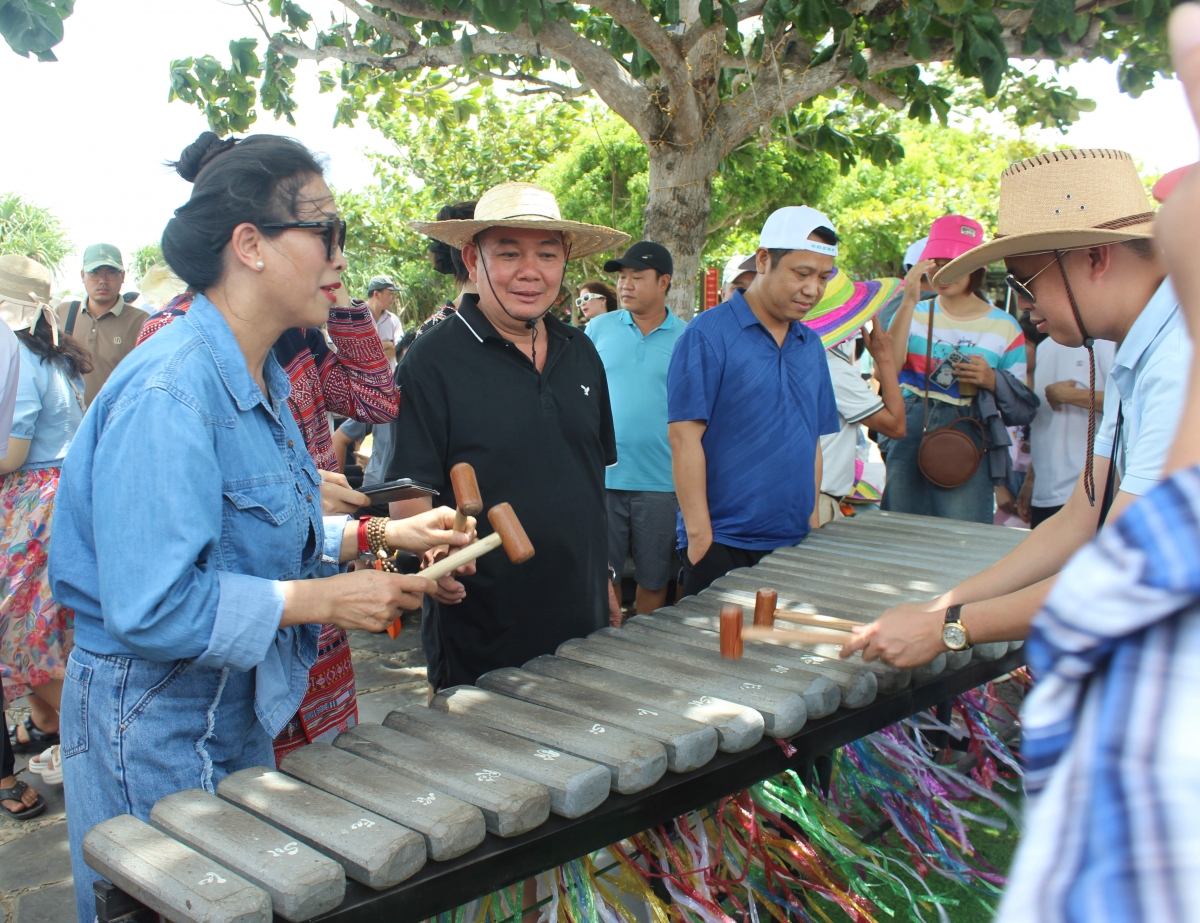 Tơmối hâk vâ ti tăng plĕng ƀă châ tâ khu prôa tơnĭng
