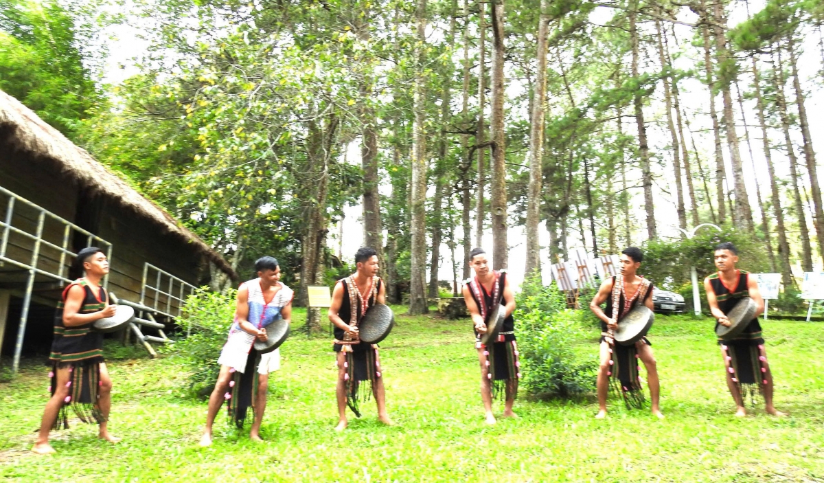 Rmôt tŭr chĭng Bu Nong