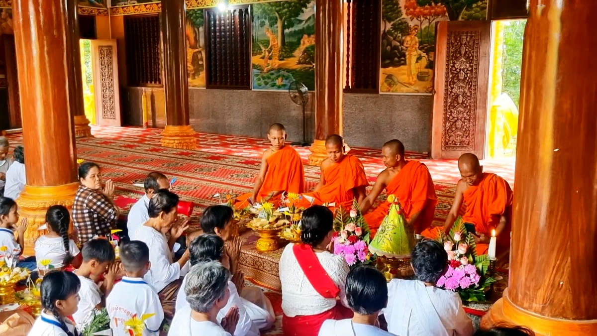 Đông đảo phật tử mùa Sen Đôn Ta 2