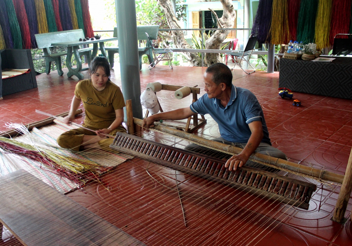 Pơlei tanh sơkok pơnan tơ̆ Phú Tân đunh hlŏh 100 sơnăm