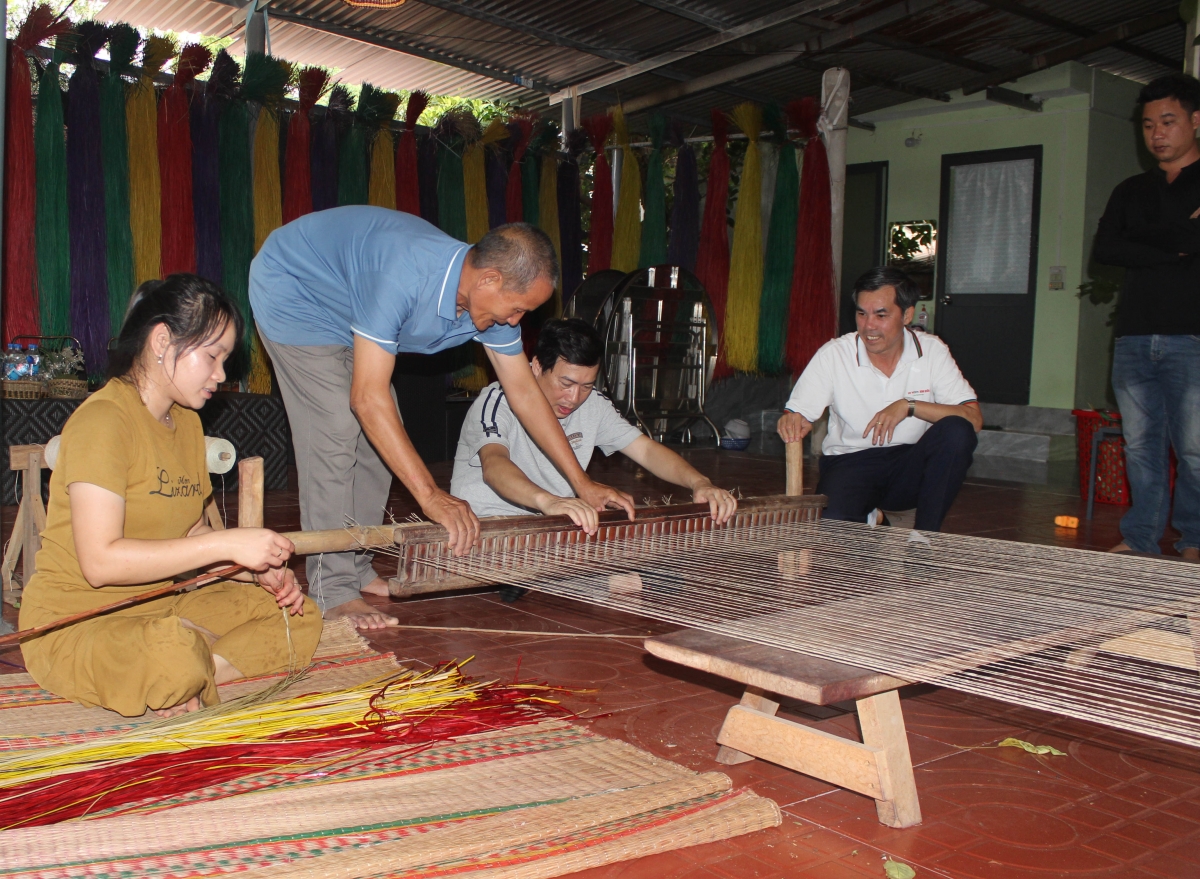 Hnê mơhno tơmối châ tâ mâu tơdroăng pro rơkôa