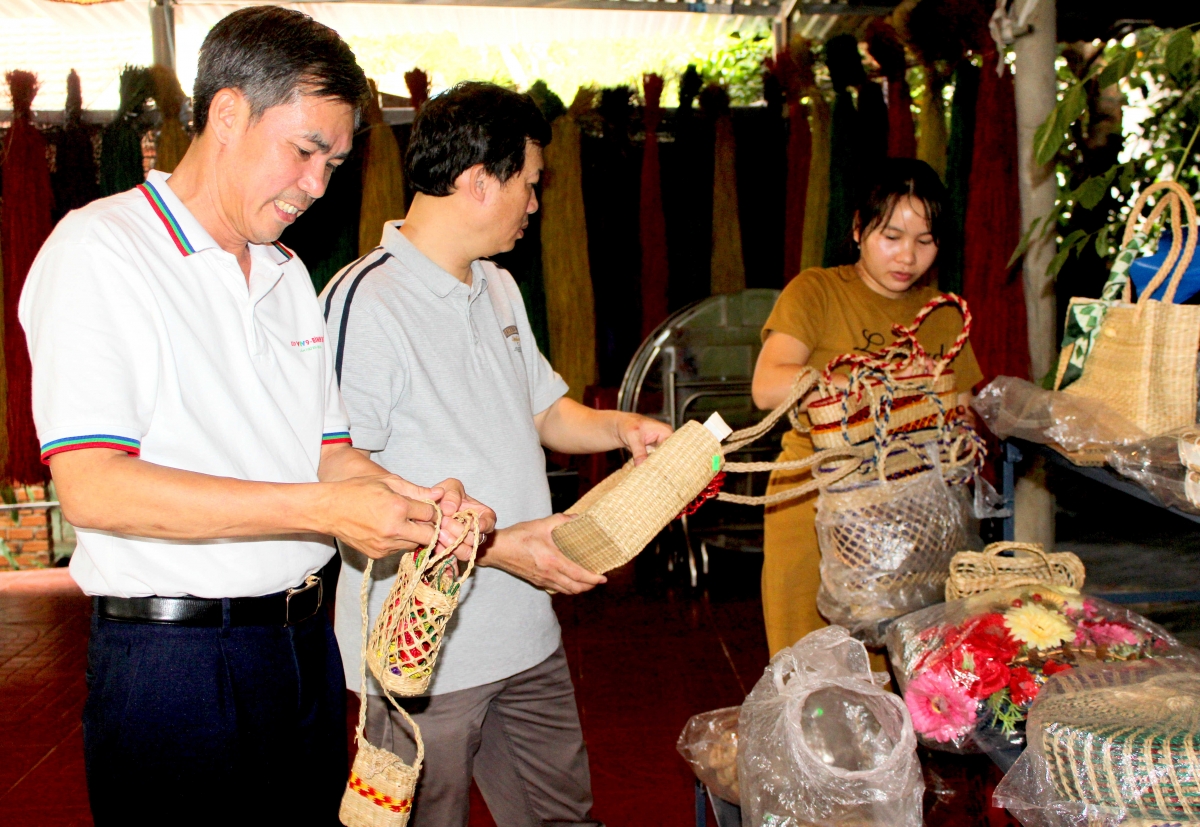 Mâu tơmeăm ing rơkôa hên hĭn