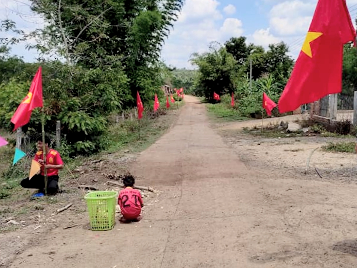 Troăng prôk bê tông troh a klâng a cheăm Ea Drông châ chúa hlá cờ phiu ro hâi mơjiâng Tơnêi têa