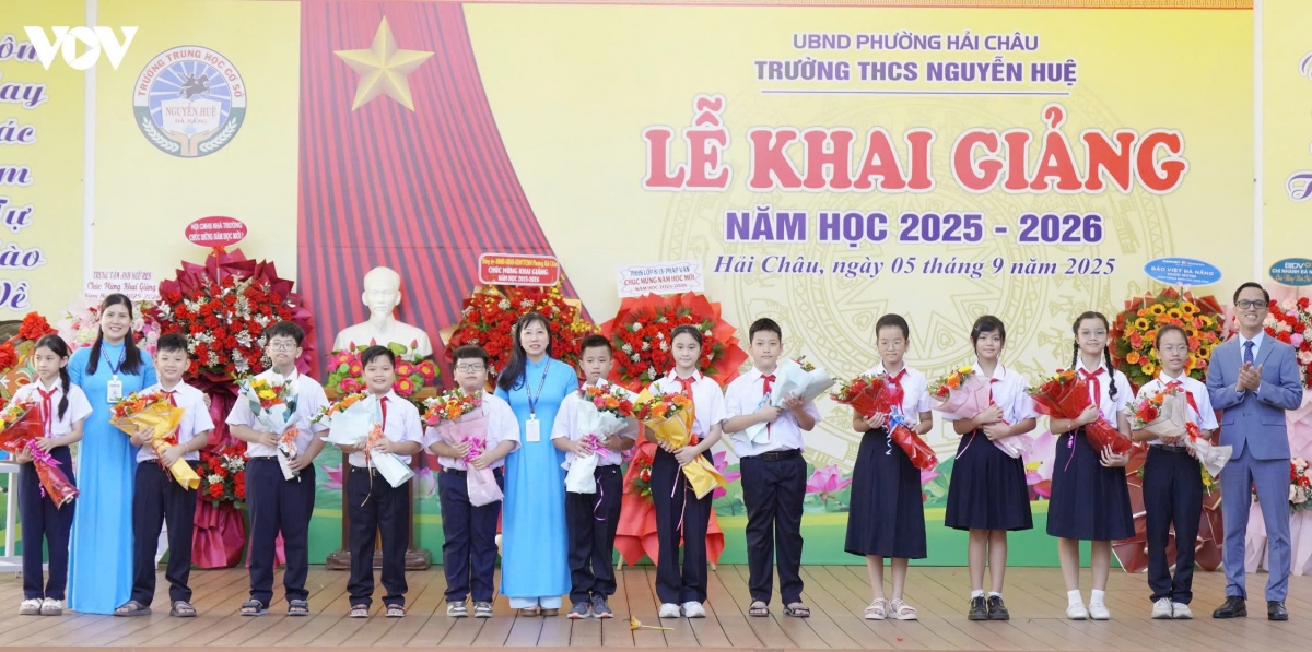 Trường THCS Nguyễn Huệ luôn đạt tỷ lệ 100% học sinh tham gia bảo hiểm y tế