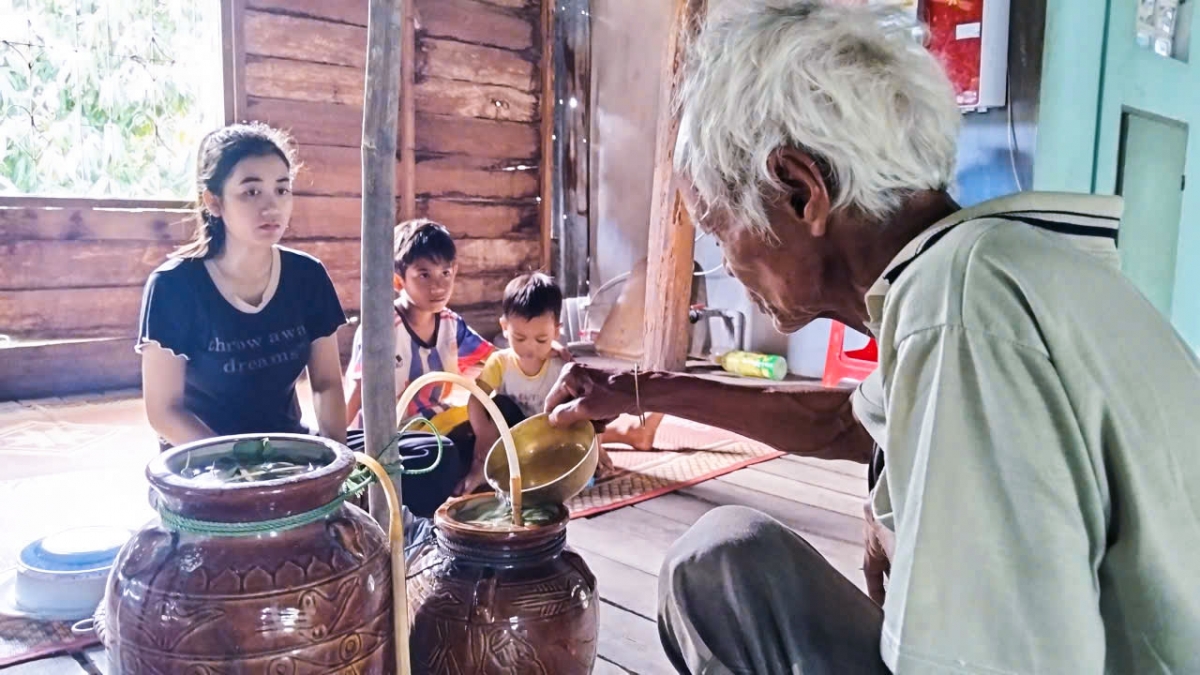 Pôa Ksor Lol-Krâ pơlê dế rơkâu xối krếo mơhúa dêi nâ H’Guăn