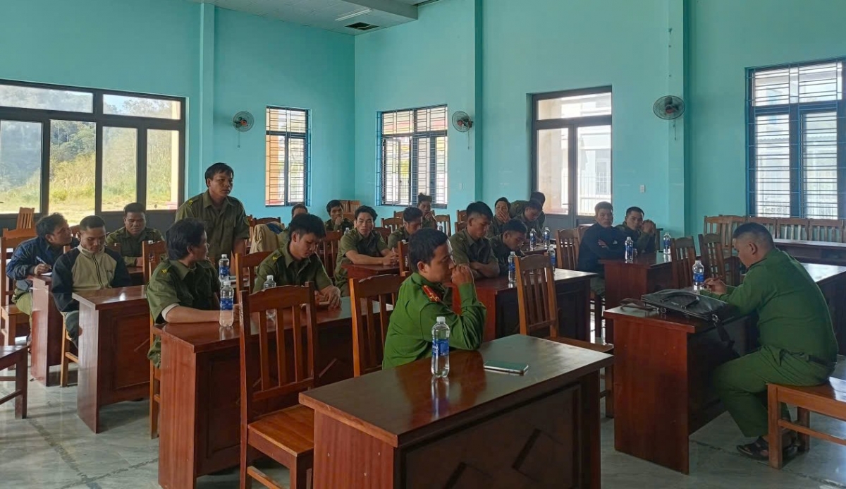 Tổ bảo vệ ANTT cơ sở báo cáo công việc hàng tuần, thông tin kịp thời cho Công an xã Hùng Sơn nắm bắt tình hình