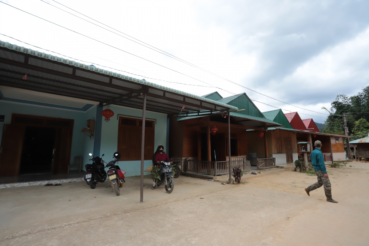 Những ngôi nhà mới được xây lên sau hỏa hoạn xảy ra năm 2023