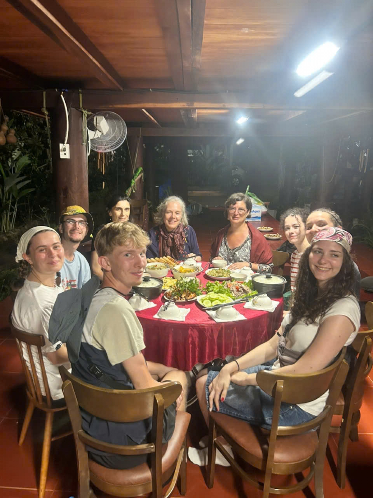 Tuai dêh čar tač rơngiao dŏ glăi ĕp lăng ƀong huă mơnong ƀong huă gru grua Êđê ƀơi homestay Kathy