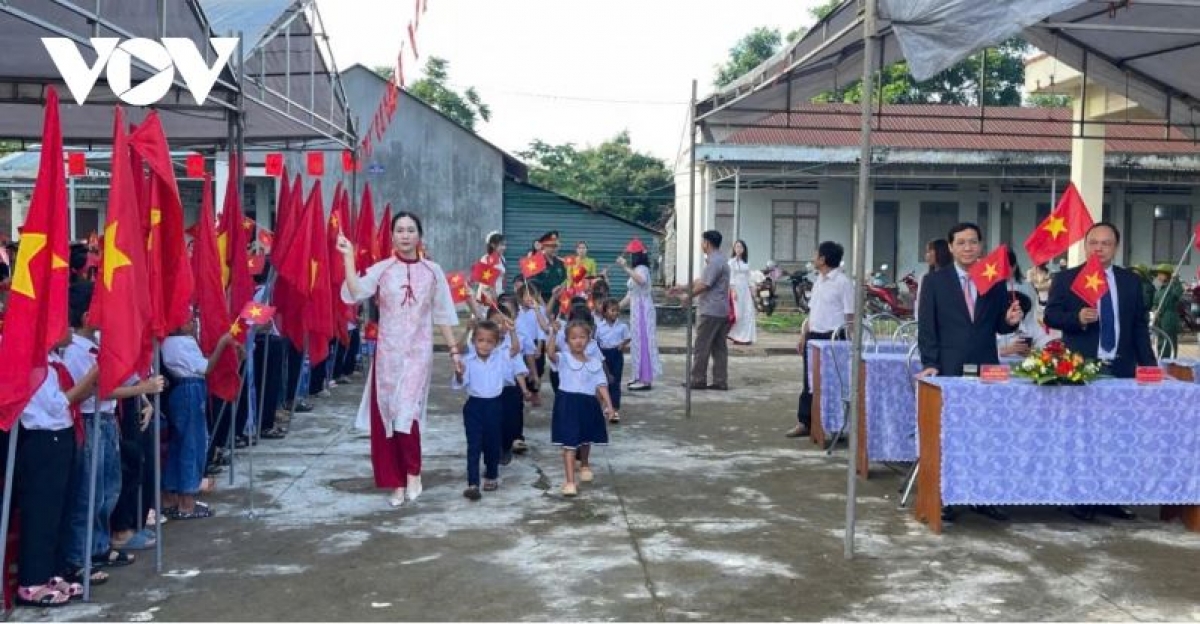 Ƀư ntơm năm nti ta Ngih samƀŭt Tiểu học Hoàng Hoa Thám, xă nkual n’har bri Ia Lâu, n’gor Gia Lai