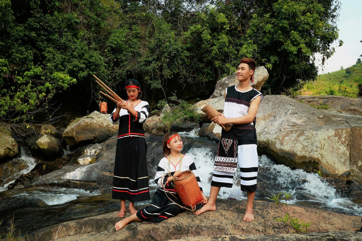 
Tơdrong oei sa joăt joe ‘lơ̆ng rŏ sơ̆ ki kon kông tơ̆ dêh char Khánh Hòa đei vei răk tơƀăk mong ‘lơ̆ng.