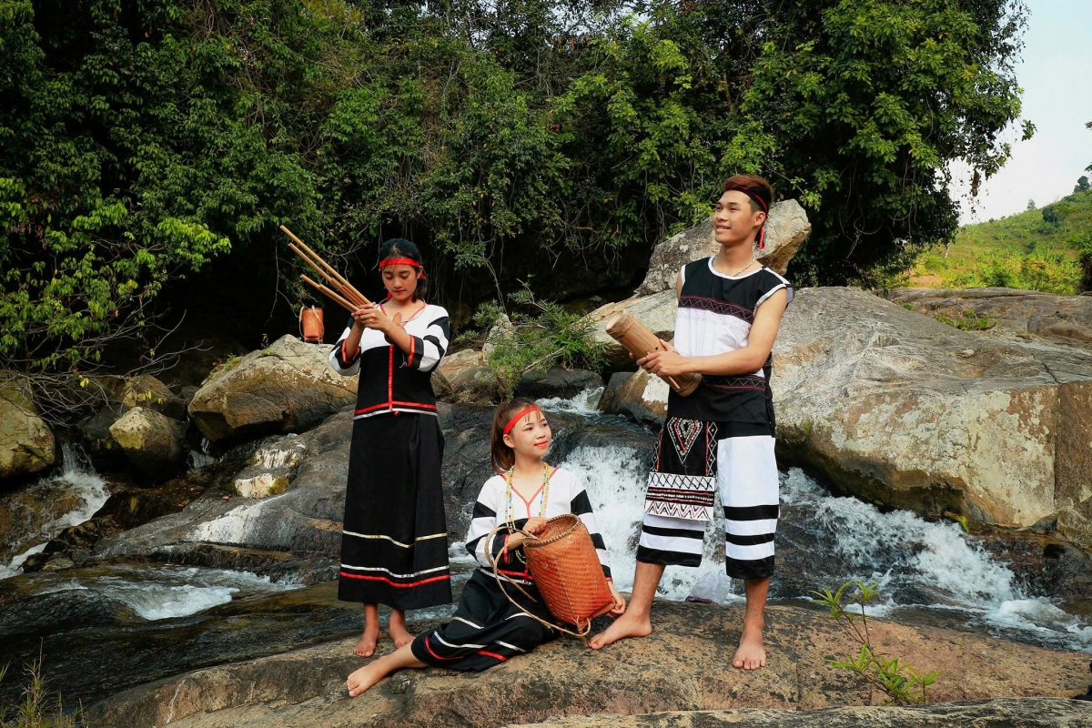 Gru grua hiam djuai ania ƀiă pơ Khánh Hòa hơmâo djă pioh