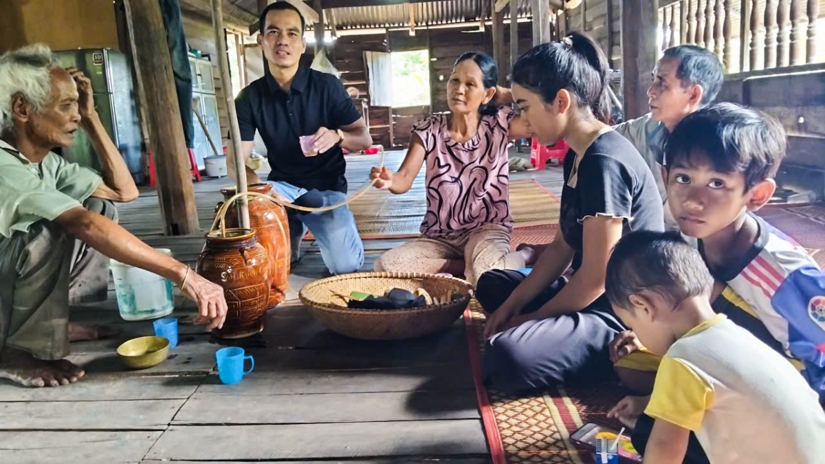 Rơkâu xối krếo mơhúa kô ai tŭm mâu ngế tung rơpŏng hngêi châ ngăn