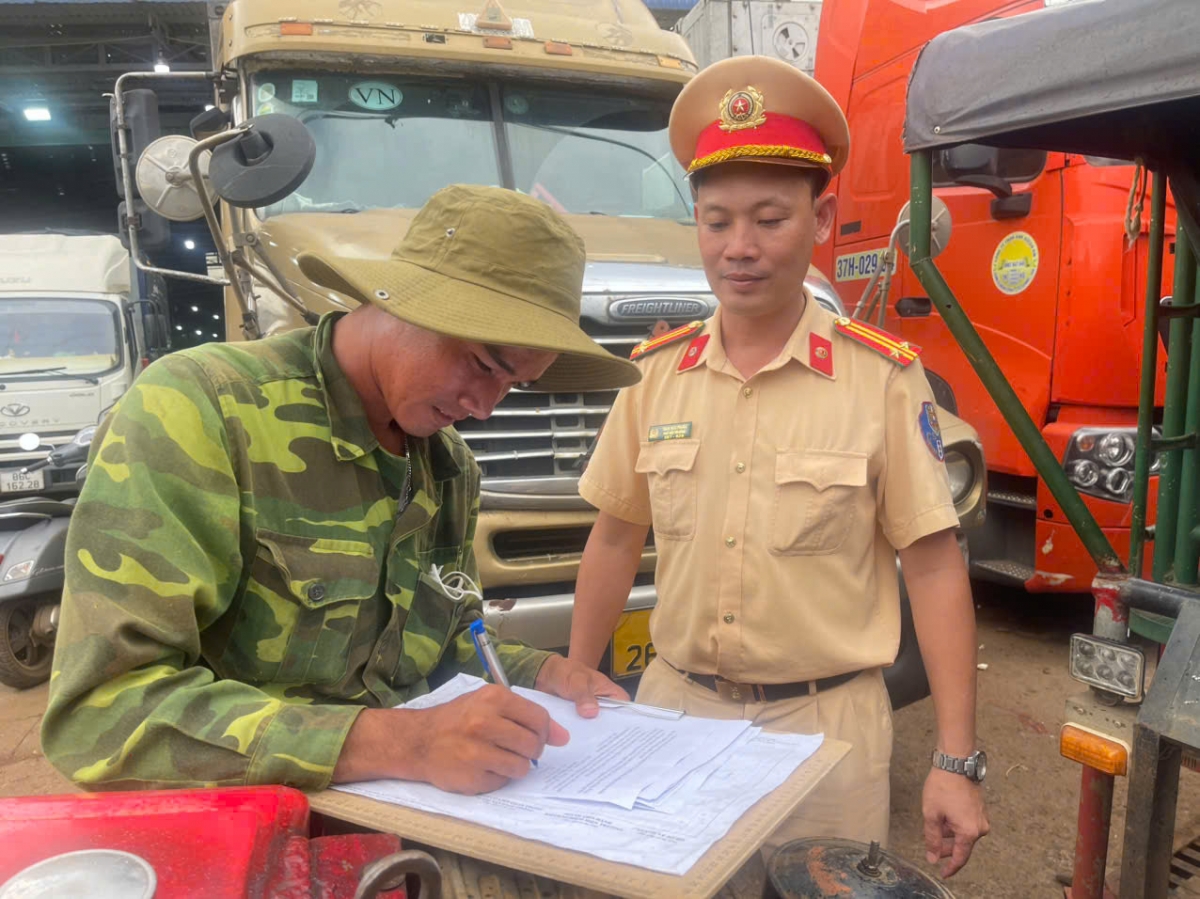 -  Êpul kahan ksiêm hlăm êlan klông kahan ksiêm čar Dak Lak mkŏ mjing kơ khua êdeh kai ƀuăn rơ̆ng dŭ mdiăng durian  êđăp ênang.