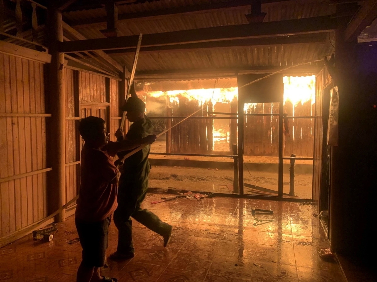 Một vụ hỏa hoạn kinh hoàng đã xảy ra tại thôn A Râng, xã A Xan, huyện Tây Giang, tỉnh Quảng Nam trước đây .