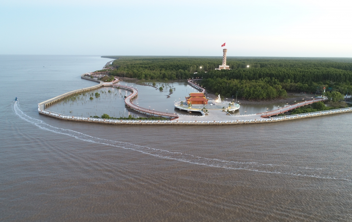Mũi Cà Mau là điểm cực Nam trên đất liền của nước ta