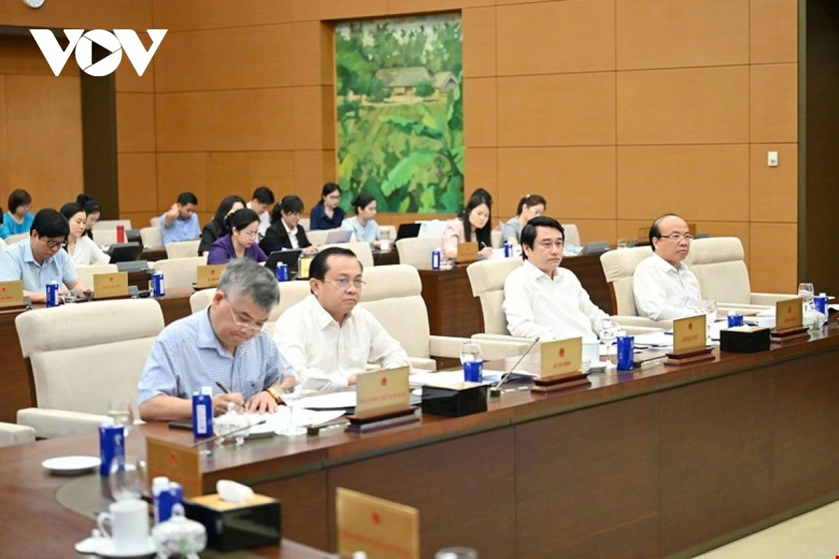 Các đại biểu dự phiên họp thứ 49 của Ủy ban thường vụ Quốc hội