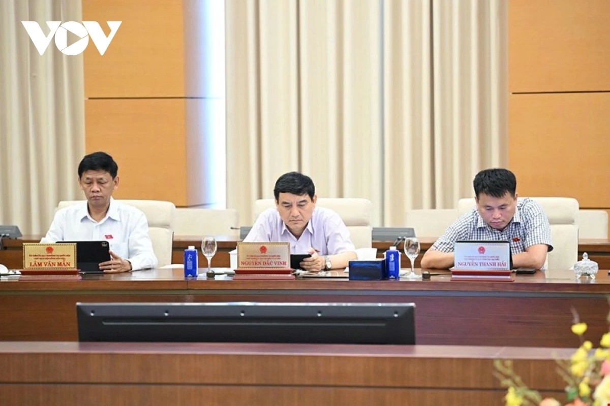Các đại biểu dự phiên họp thứ 49 của Ủy ban thường vụ Quốc hội