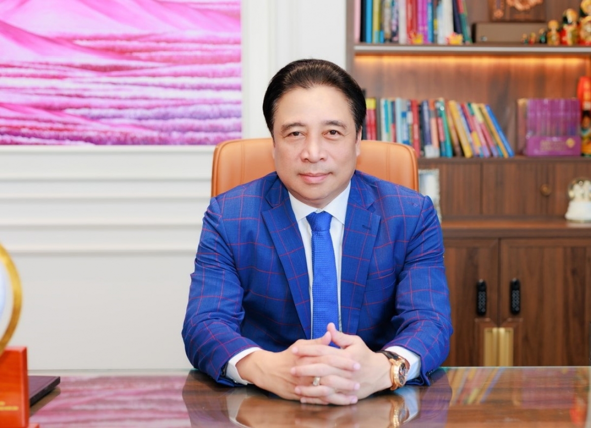 - Nguyễn Khắc Toàn