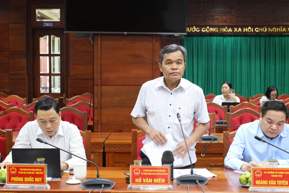 Groi Kruanh rnâng kan n’gâng kan Dân tộc n’hanh Tôn giáo Hồ Văn Niên, leo rơh pah kan đah UBND n’gor Đăk Lăk