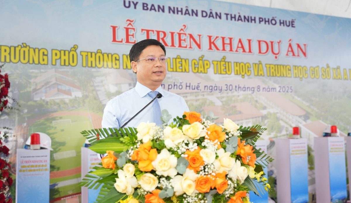 Ông Nguyễn Thanh Bình, Phó Chủ tịch Thường trực UBND thành phố Huế phát biểu tại lễ triển khai 2 Trường nội trú liên cấp