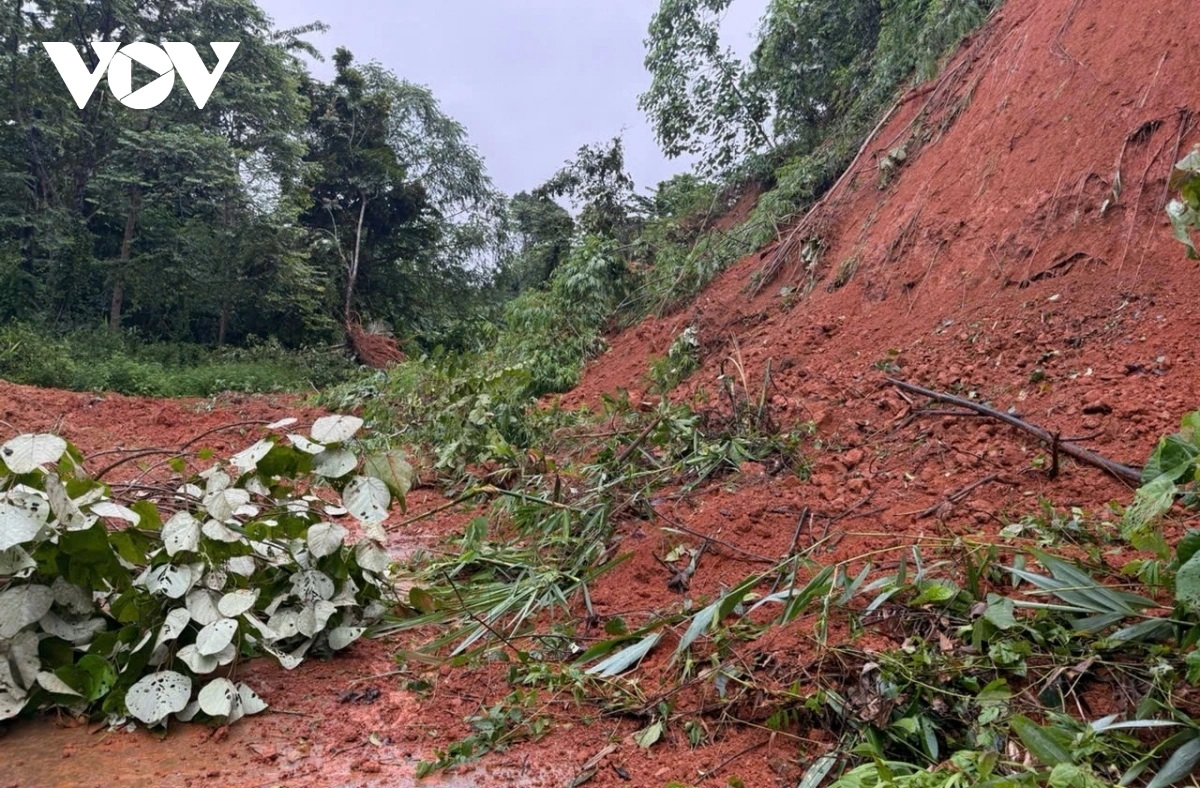 Khu vực sạt lở tại Tỉnh lộ 674.