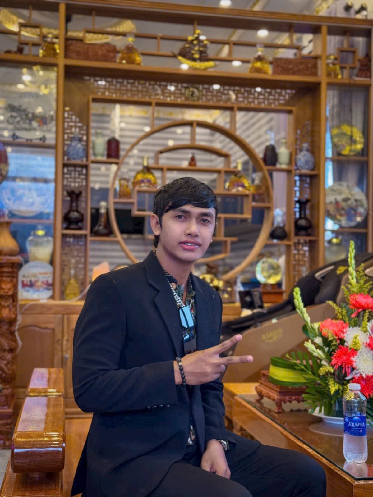 Thạch Minh Sáng ở phường Trà Vinh, tỉnh Vĩnh Long là một Youtuber trẻ