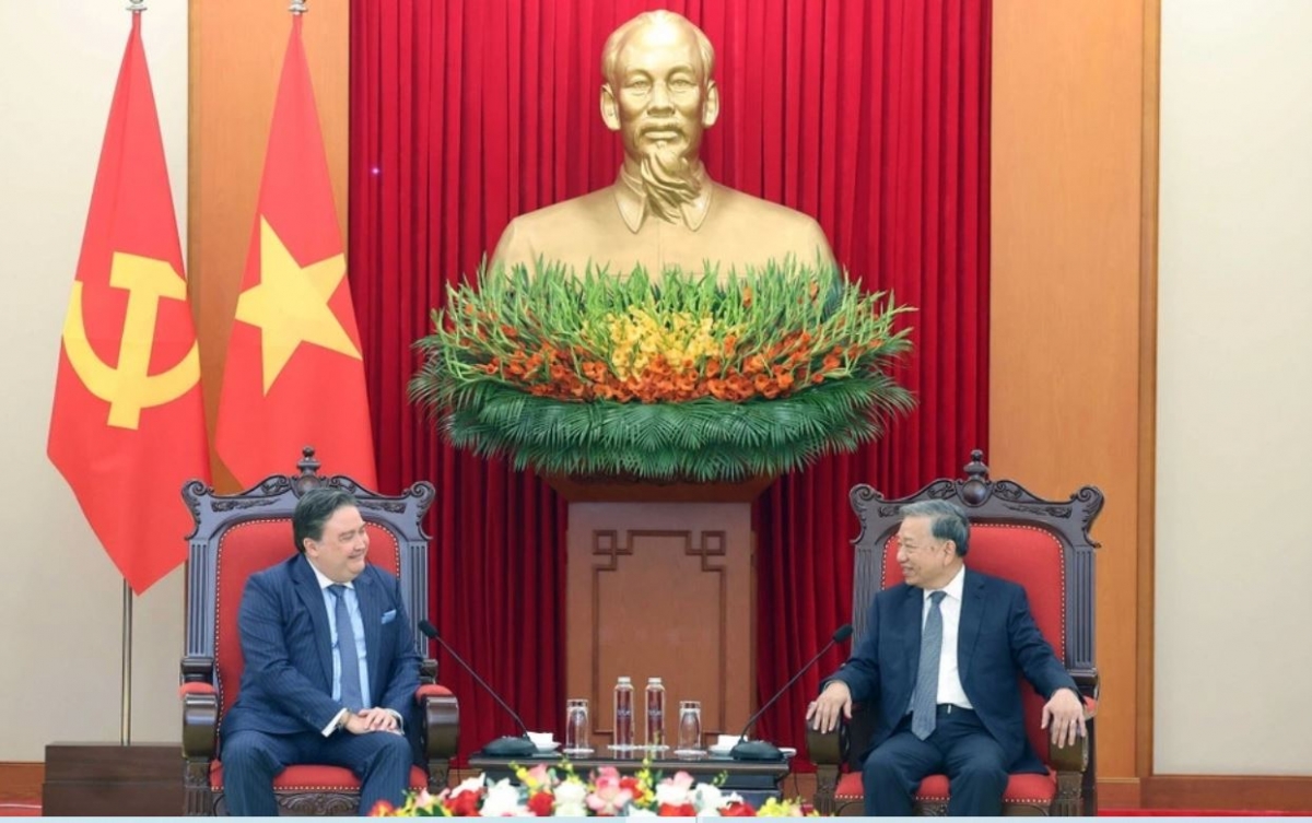 Tổng Ƀí thư ồng Tô Lâm wă Kwang ătbồ Anih lơh broă ala măt lơgar Mỹ ồng Marc E. Knapper (rùp Anih yal tơnggĭt jơnau Việt Nam dê)